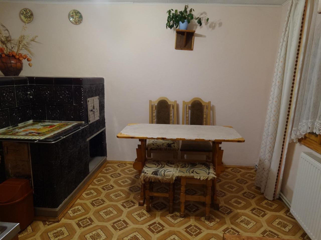 Guest House Karpaty Yaremche Exterior photo